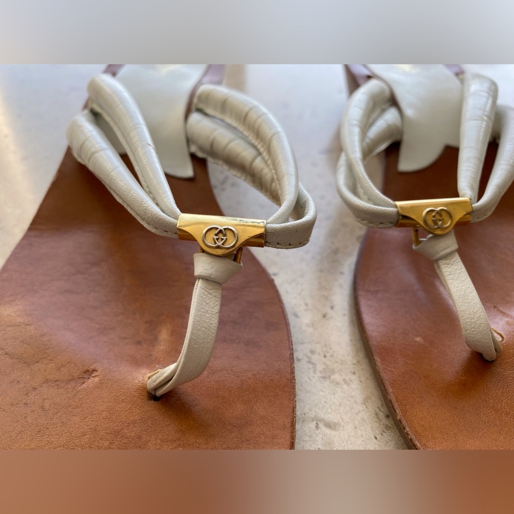 Vintage 1970s 1980s Gucci White Leather and Wood Flip Flop Sandals - Picture 5 of 11